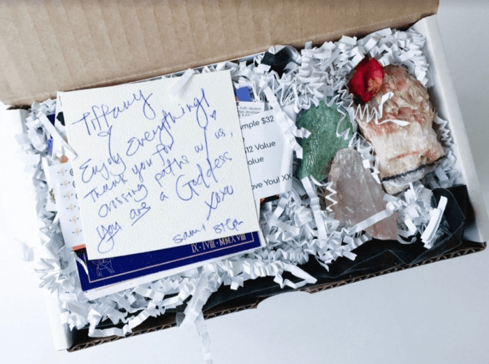 ChasinUnicorns adds a thank you note inside the package